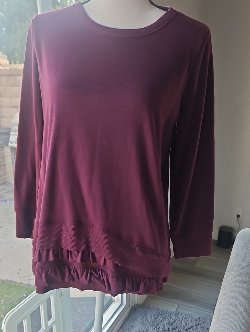 Simply Vera Vera Wang Ruffled Hem Long Sleeve Tee in Burgundy
